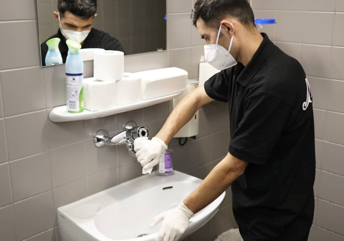 119_1550x800-beitragsbild-grundreinigung-von-badezimmer-und-sanitaeranlagen